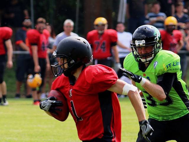 勇士三节狂胜马刺，库里带队111分，主场成训练场.