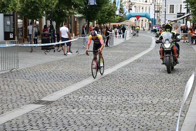 科尔确认：库里周五复出对战鹈鹕，勇士迎重要战斗.