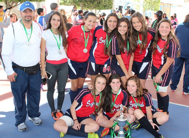 沙特轻取国足，大数据分析不利，塞鸟说明书成焦点.